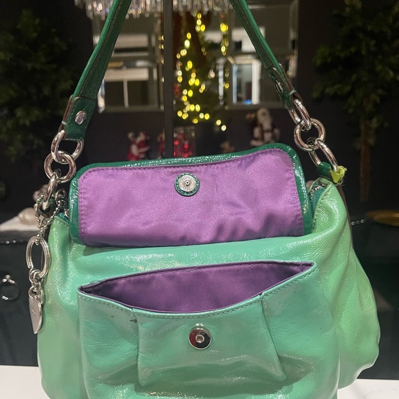 Coach Poppy Groovy patent leather Green Shoulder Bag - Picture 7 of 10
